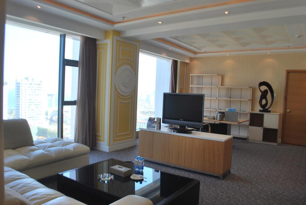 The Center Hotel Weihai Room photo