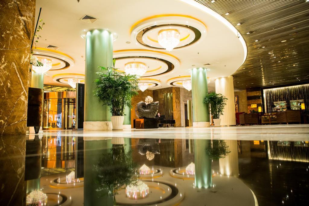 The Center Hotel Weihai Exterior photo