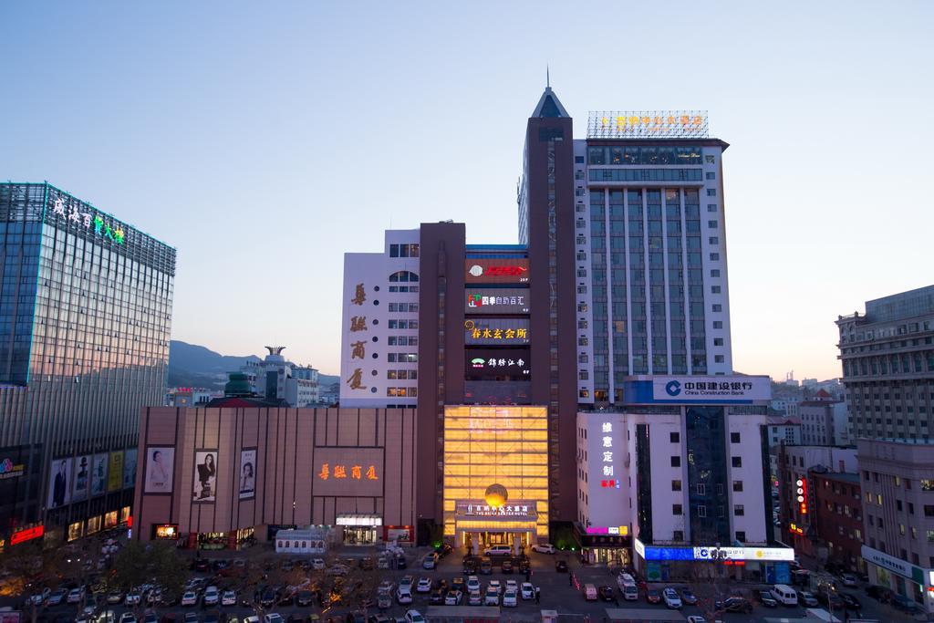 The Center Hotel Weihai Exterior photo