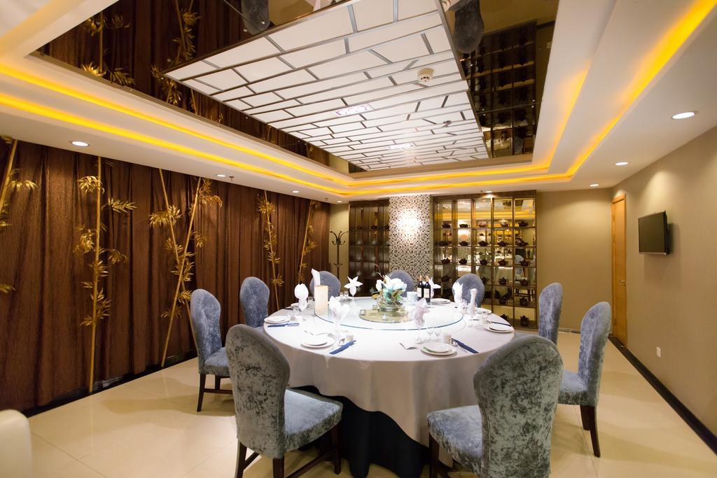 The Center Hotel Weihai Exterior photo
