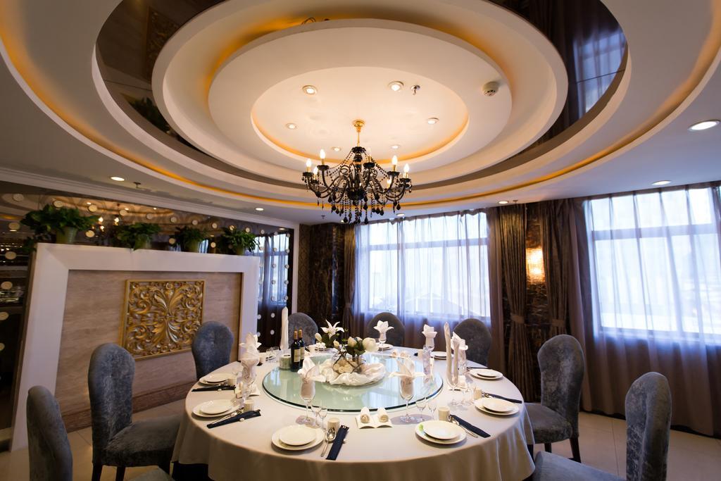 The Center Hotel Weihai Exterior photo